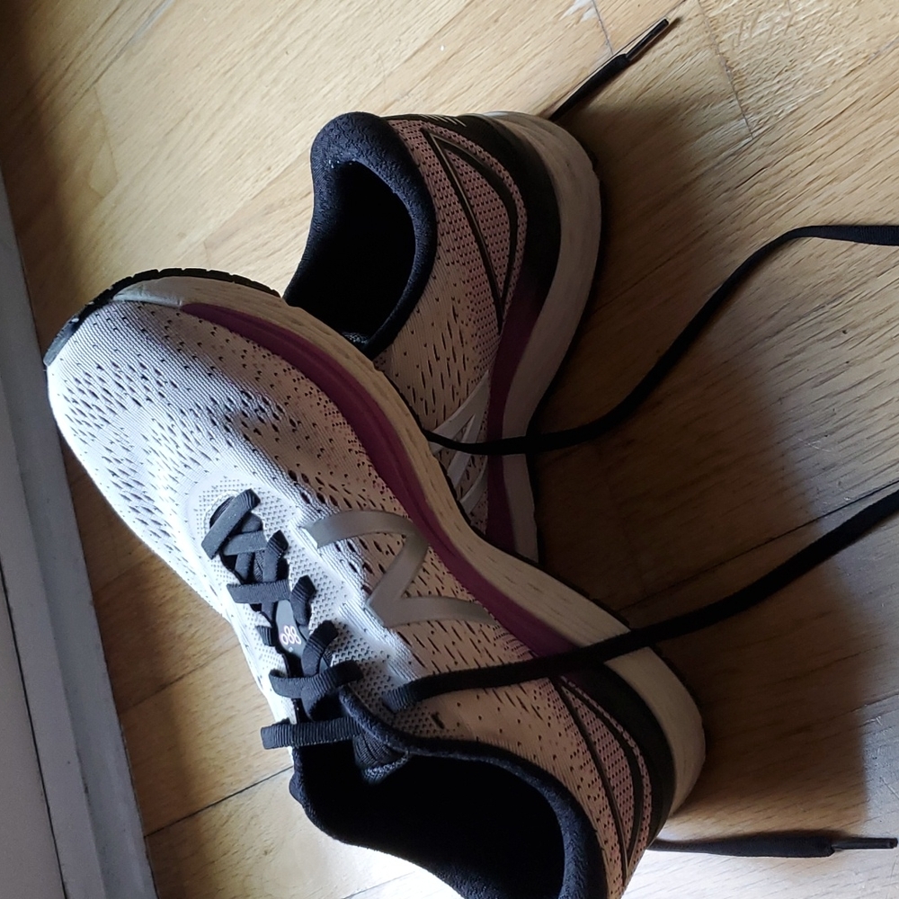 New Balance 880 Women's Sneakers